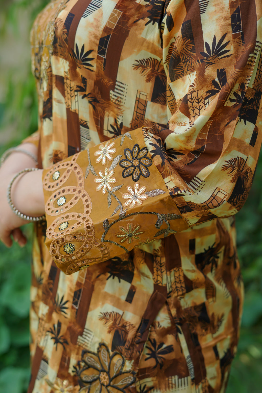 Rida Embroidered 3Pcs ( Lawn Fabric )