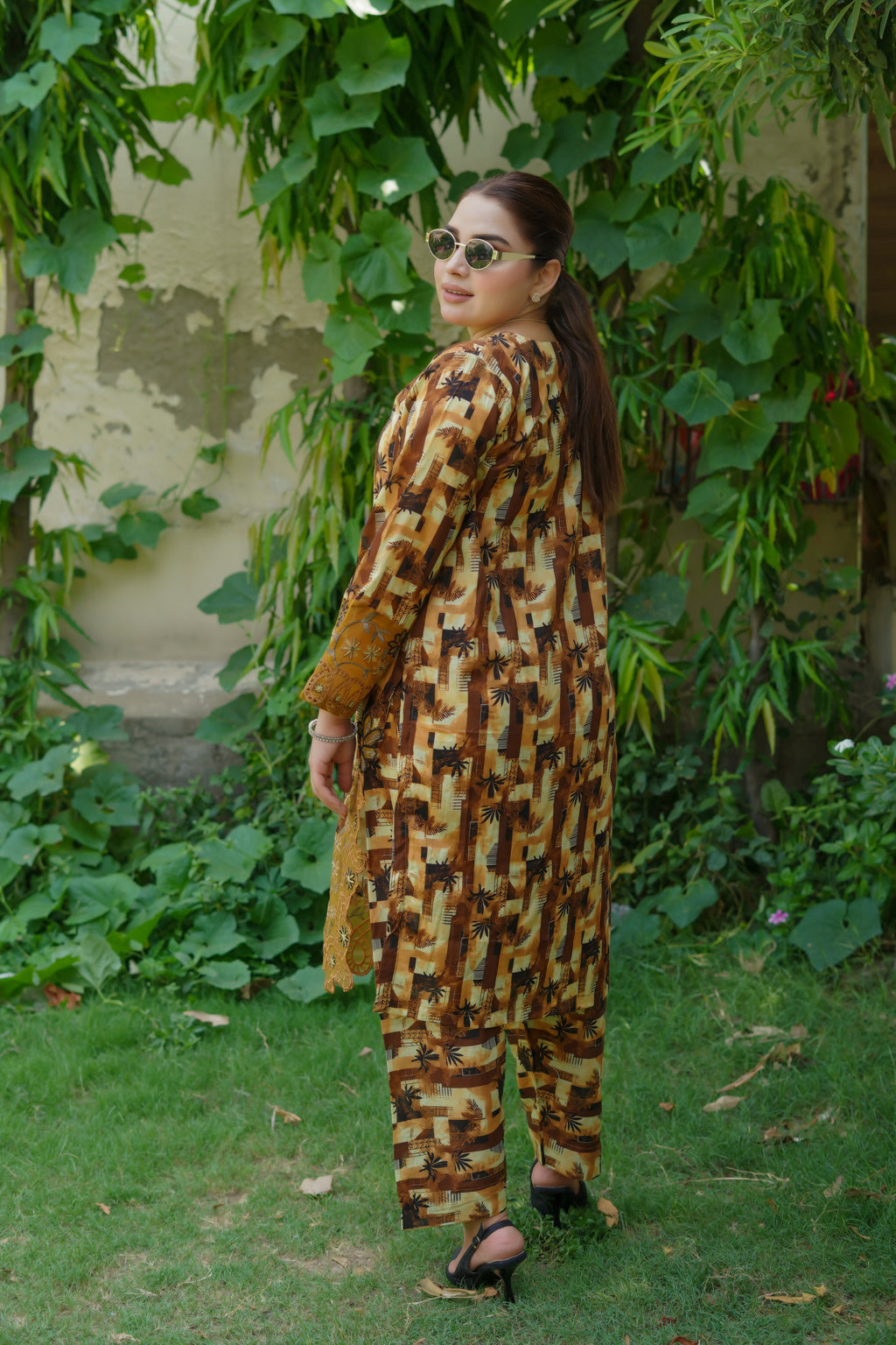 Rida Embroidered 3Pcs ( Lawn Fabric )
