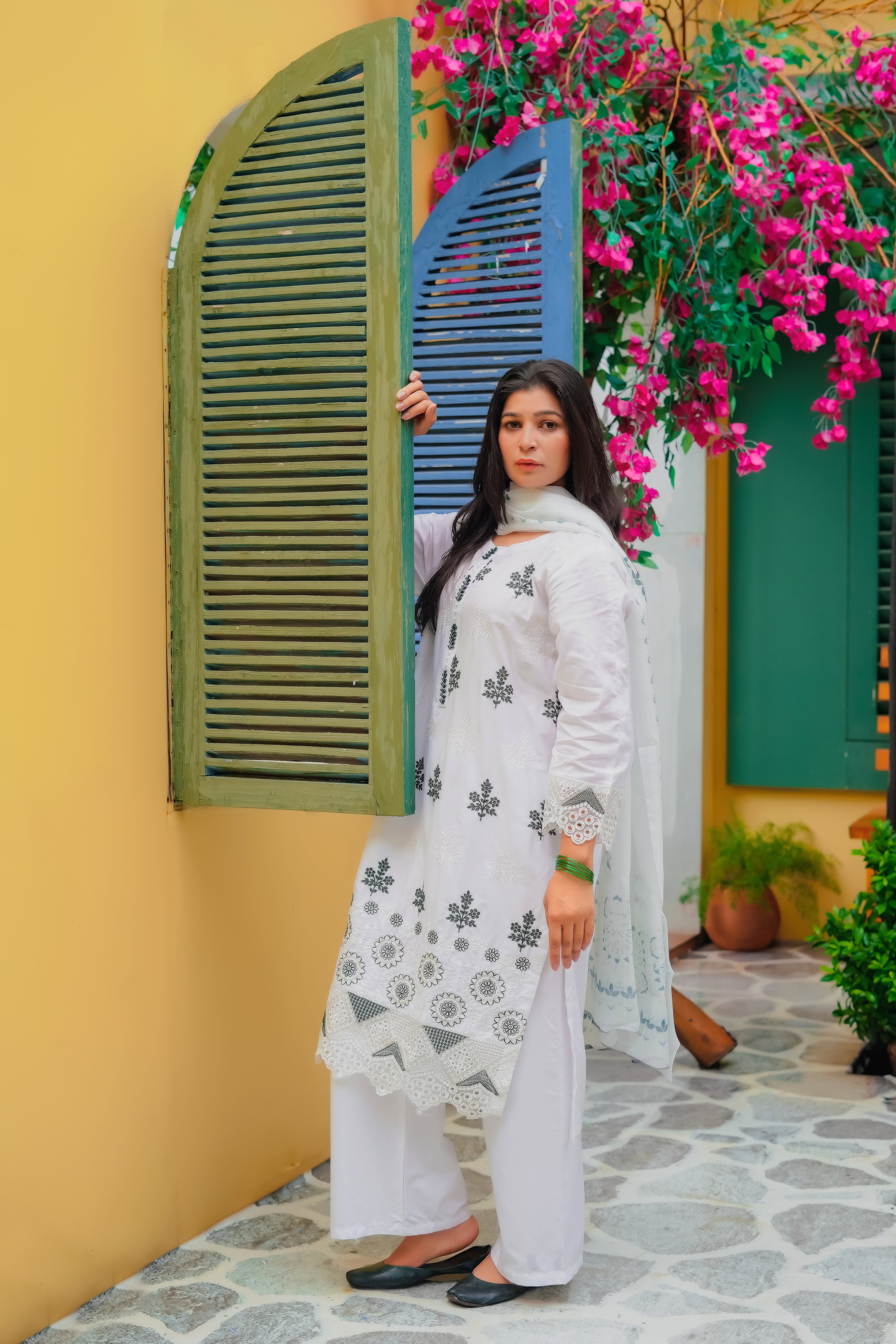 Zafra Embroidered 3Pcs ( Lawn Fabric )