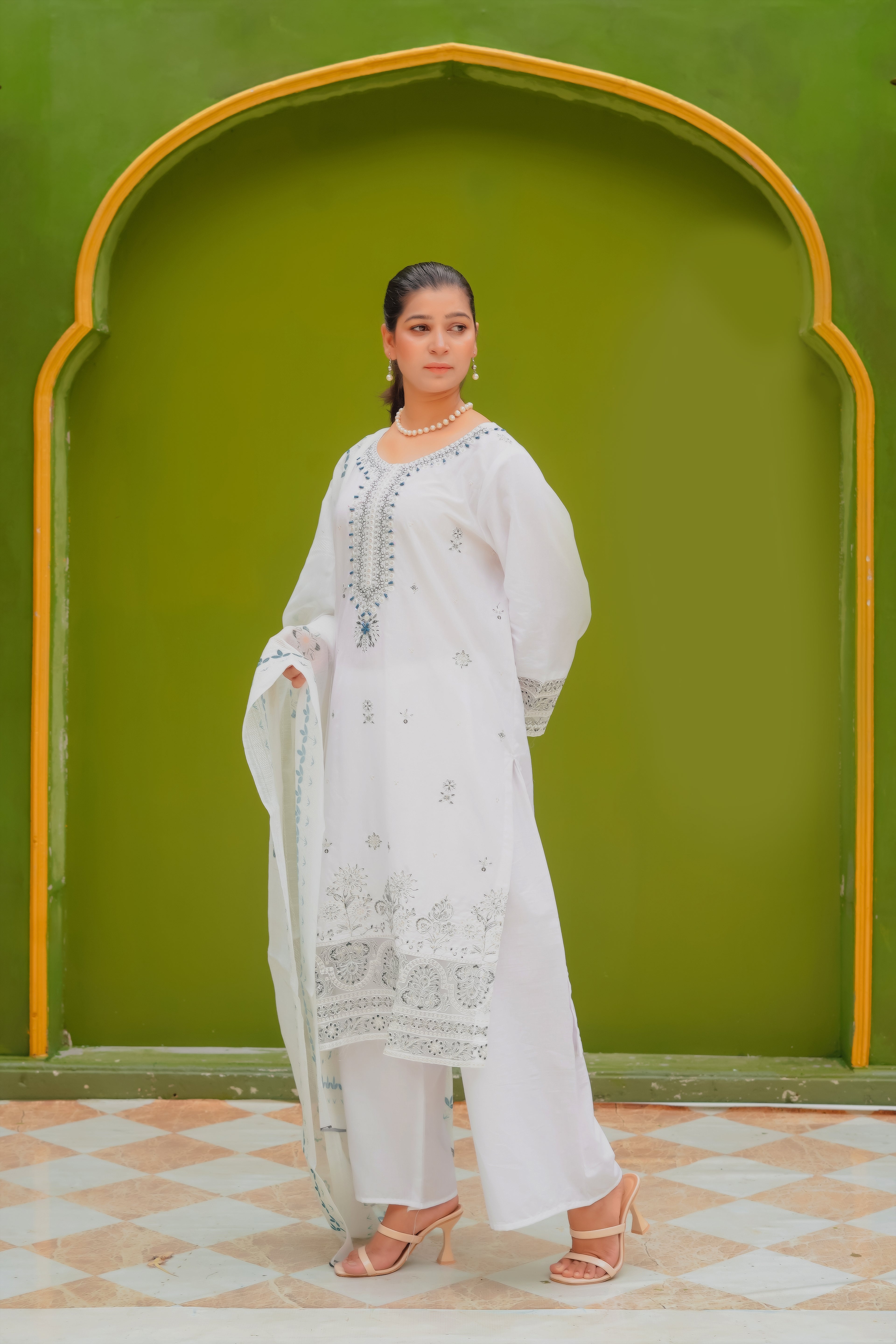 Maira Embroidered 3Pcs ( Lawn Fabric )