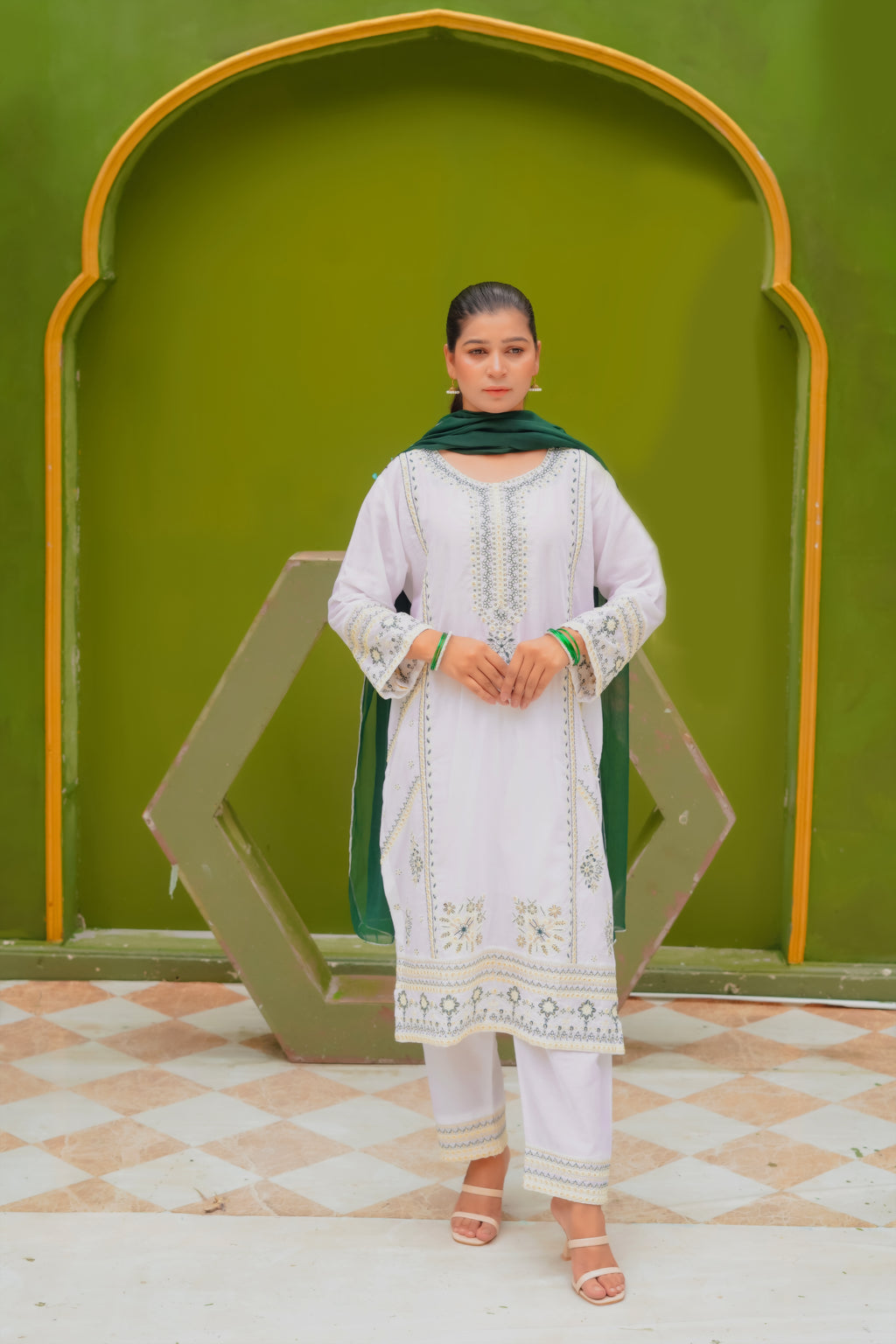 Noor Embroidered 3Pcs ( Lawn Fabric )