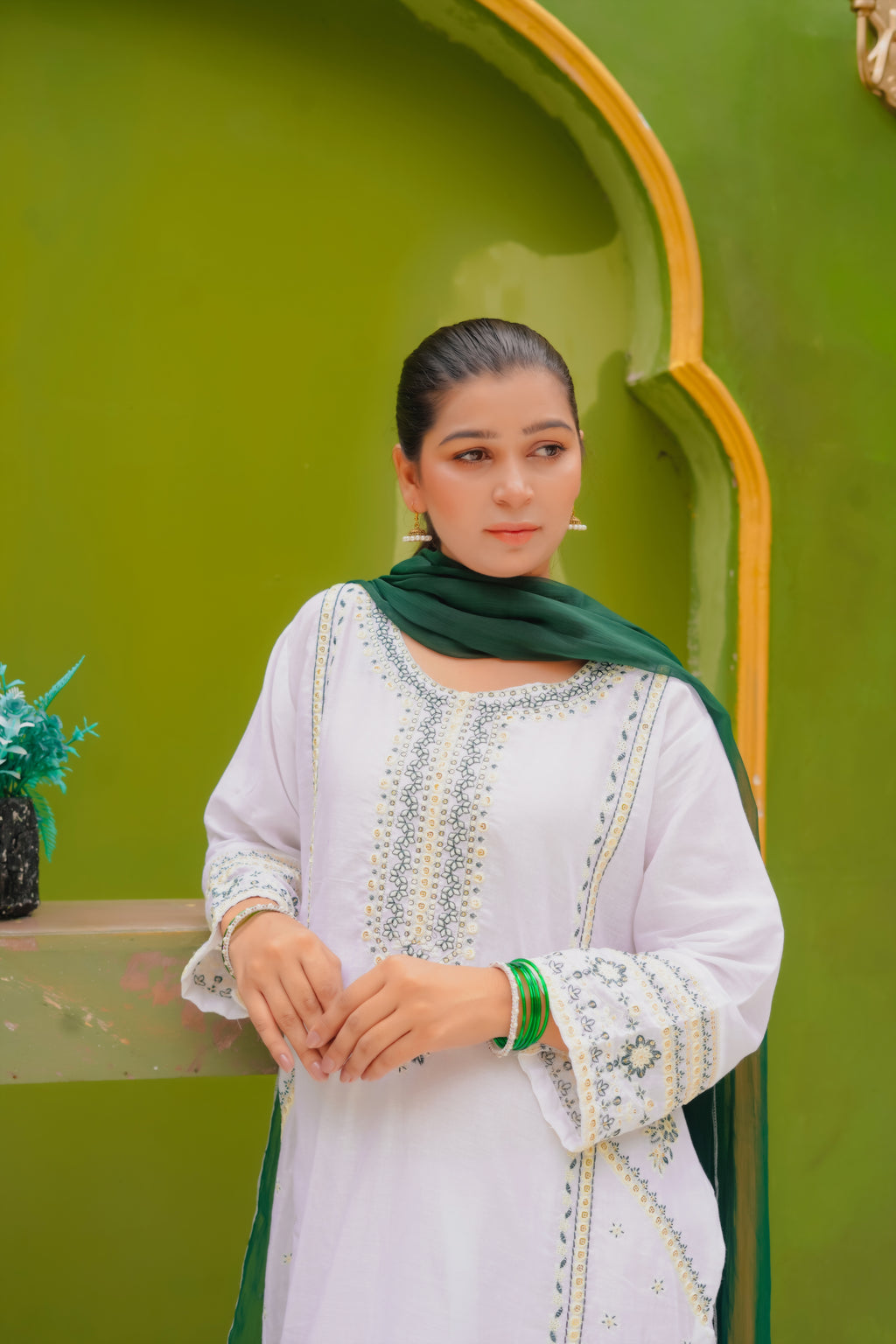 Noor Embroidered 3Pcs ( Lawn Fabric )
