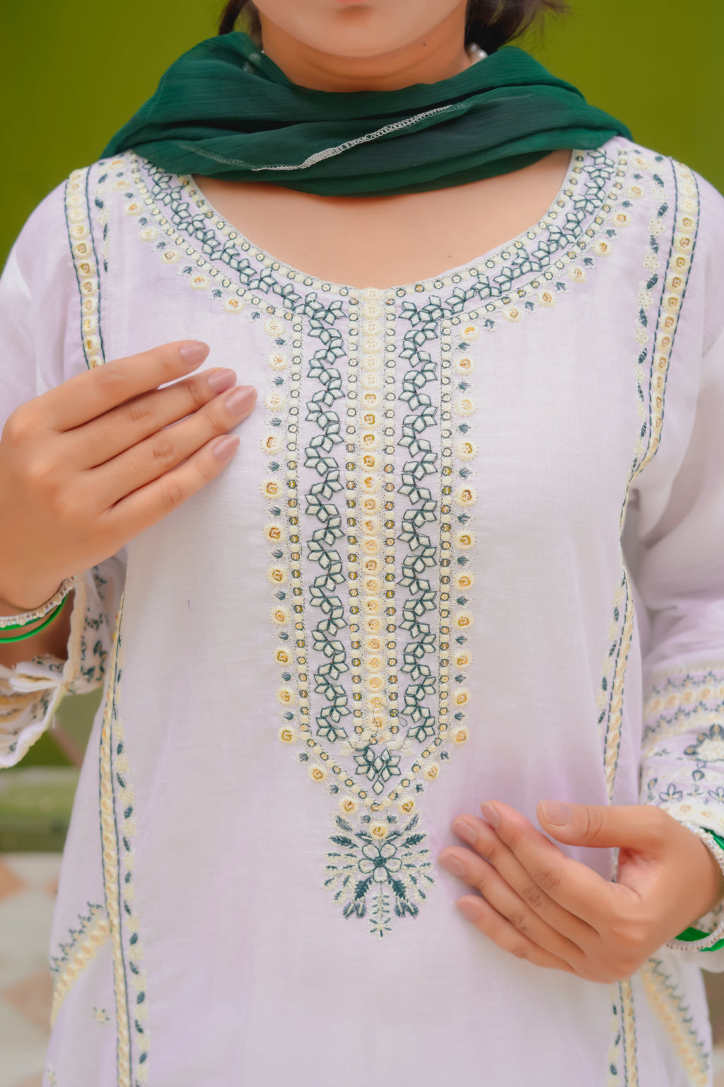 Noor Embroidered 3Pcs ( Lawn Fabric )